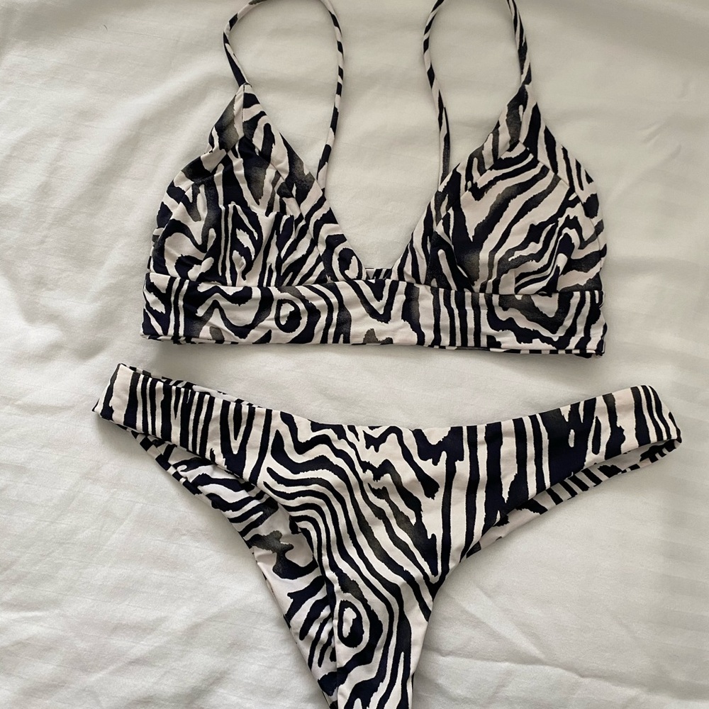 Boys + Arrows Zebra bikini size Medium
